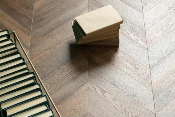 Кварцвиниловая плитка VINILAM PARQUET CHEVRON RI153610CL4 Шеврон Нормандия Glue